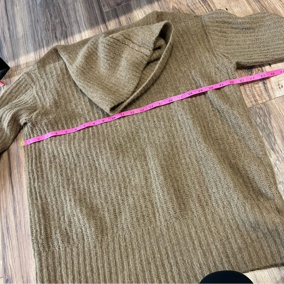 EVERLANE The Alpaca Oversized Ribbed Turtleneck Sweater - Picture 10 of 12